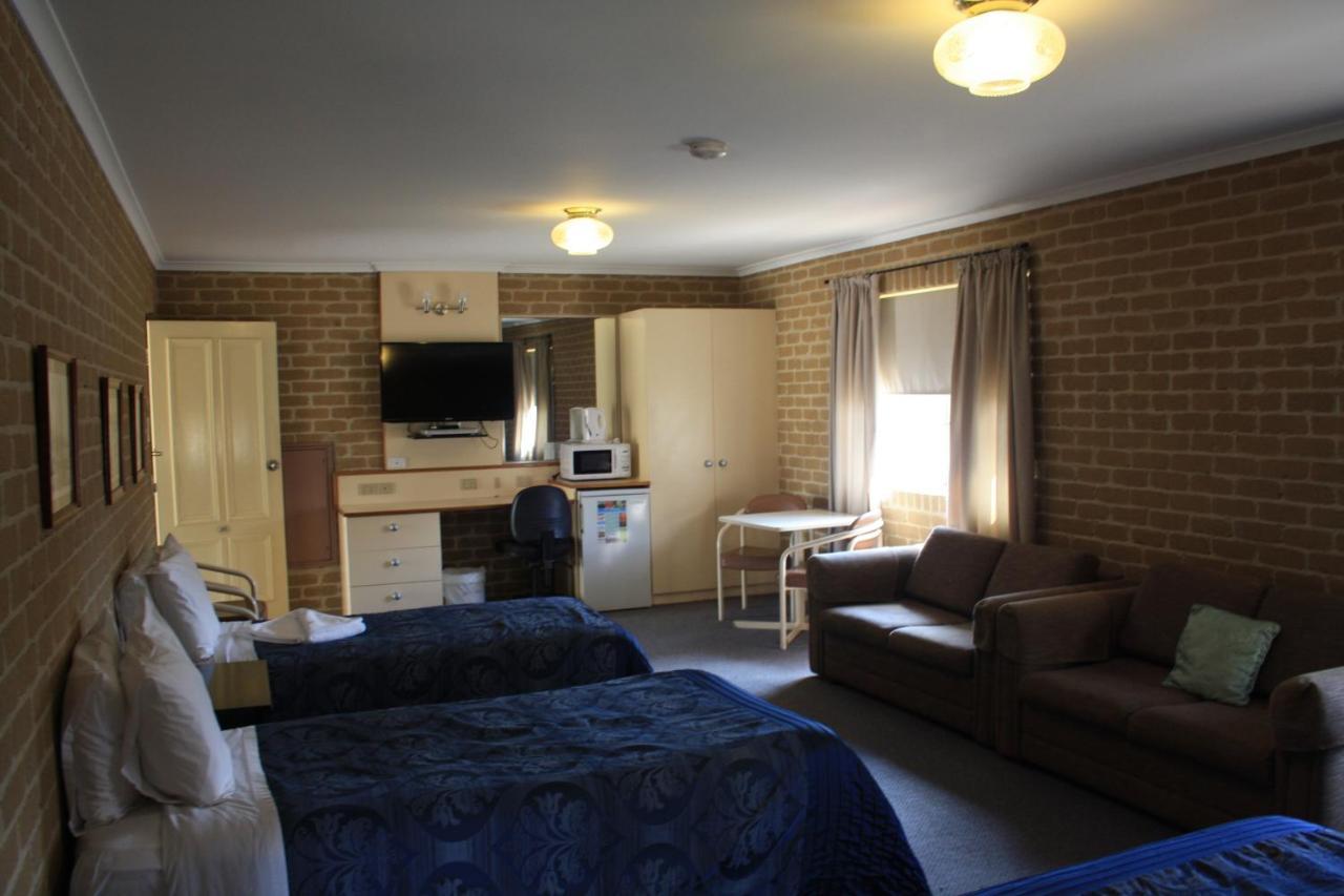 Grand Manor Motor Inn Queanbeyan Exterior foto